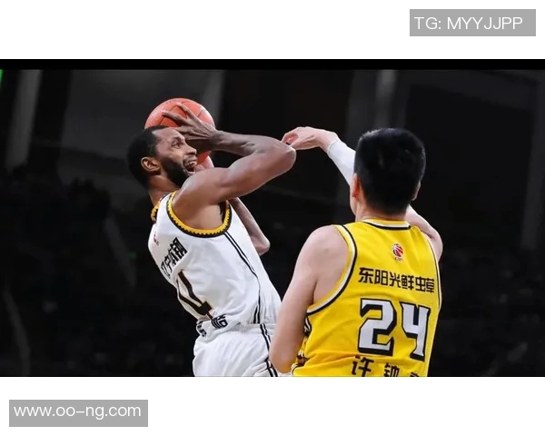 纳斯赞埃奇库姆如老将般沉稳能全能发挥持续影响比赛表现